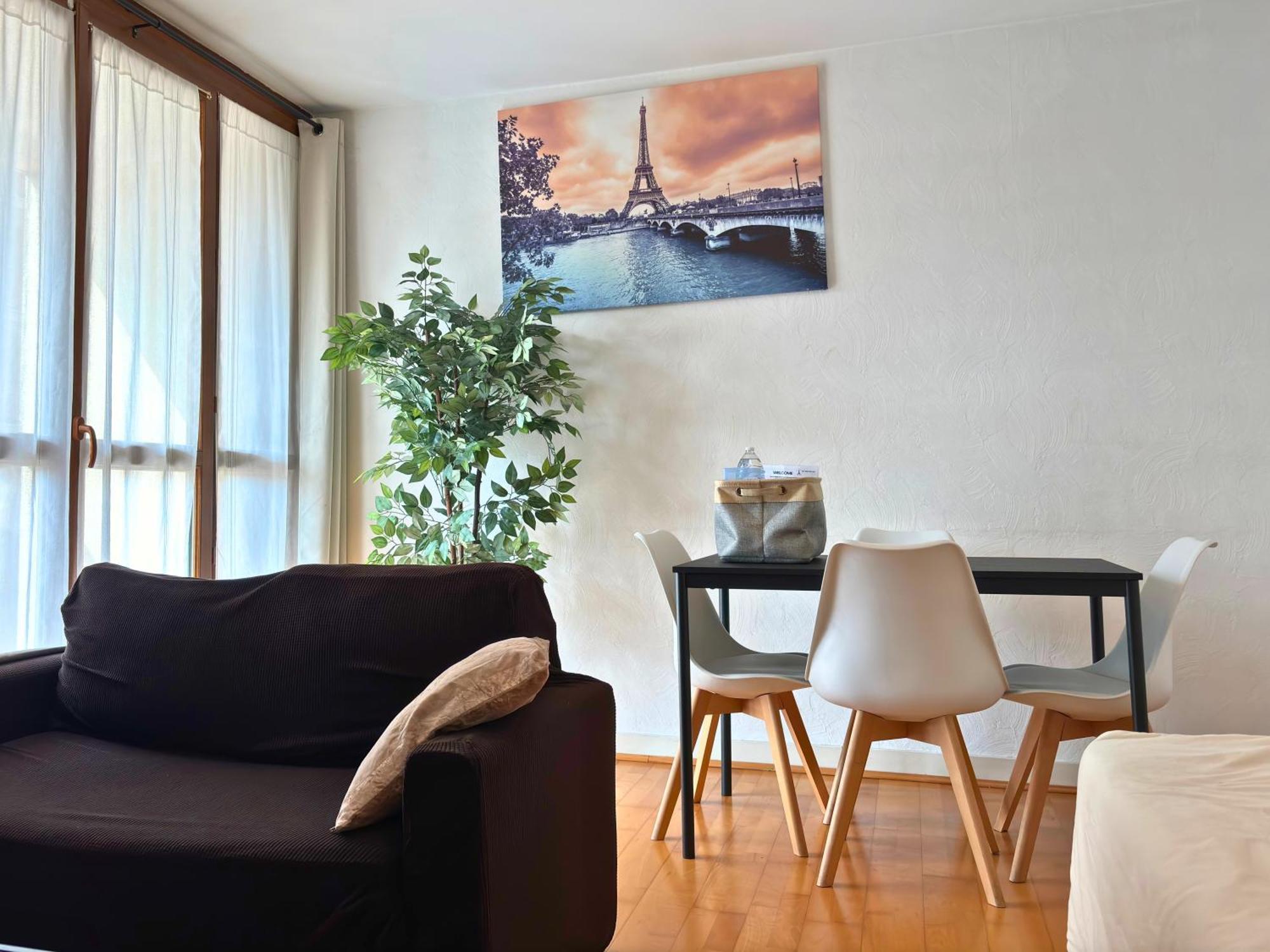 Апартаменты Guyon - Cosy Proche Gare Parking Facile - Balcon #Sirdest Франконвиль Экстерьер фото